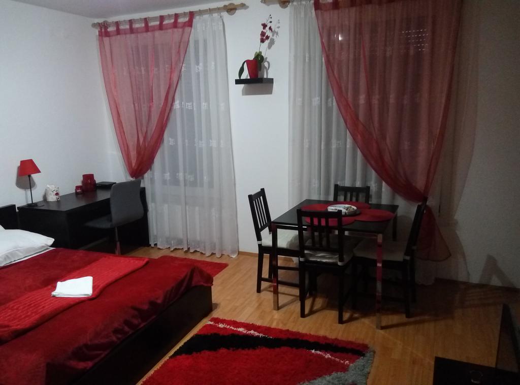 DebreCenter Apartman Kamer foto